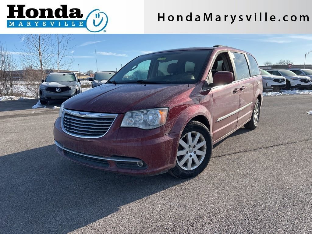 Used 2016 Chrysler Town & Country Touring image 1