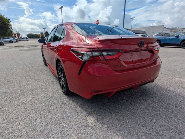 Used 2024 Toyota Camry SE image 5