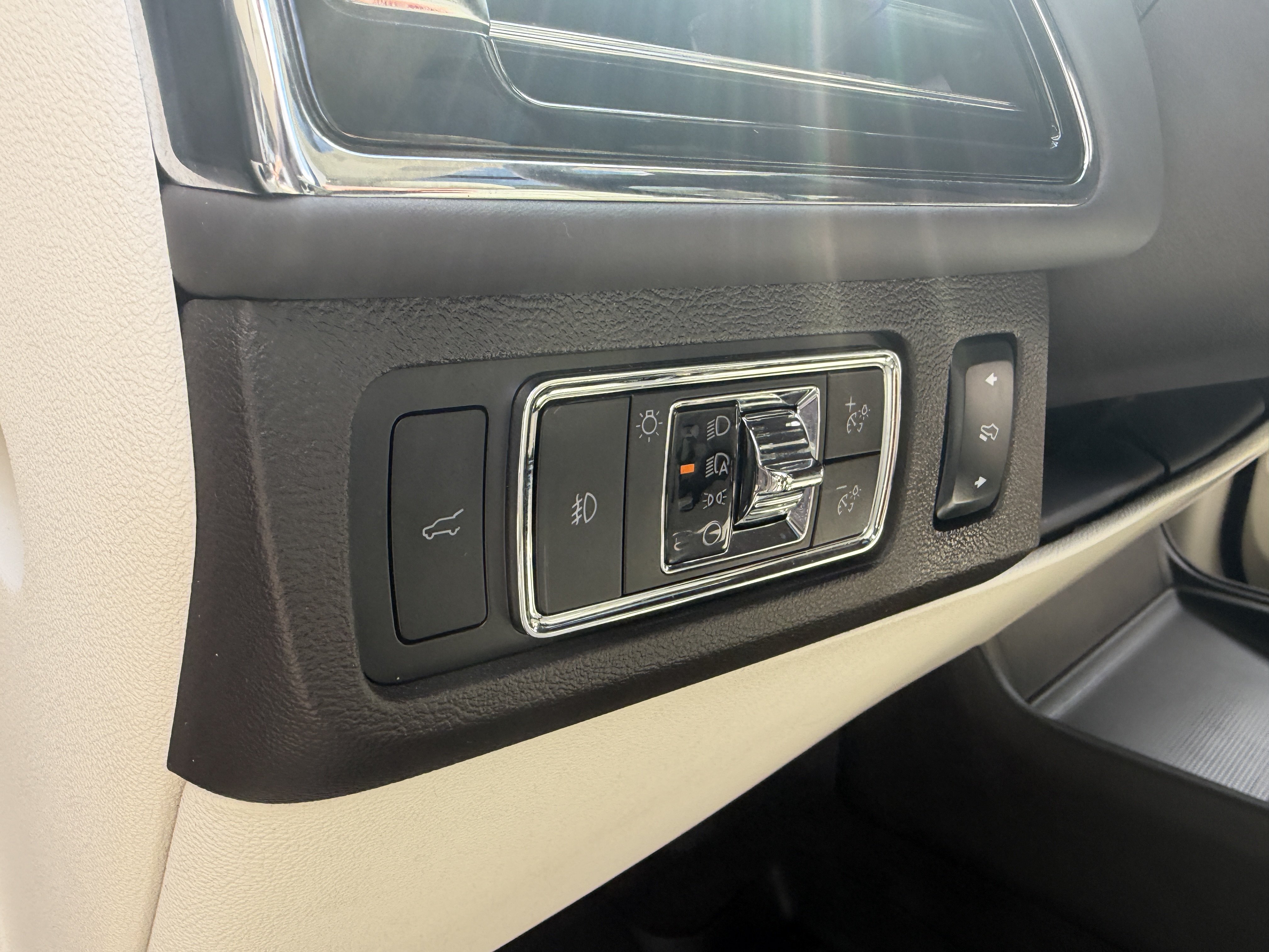 Used 2024 Lincoln Navigator L Black Label AWD/4WD image 36