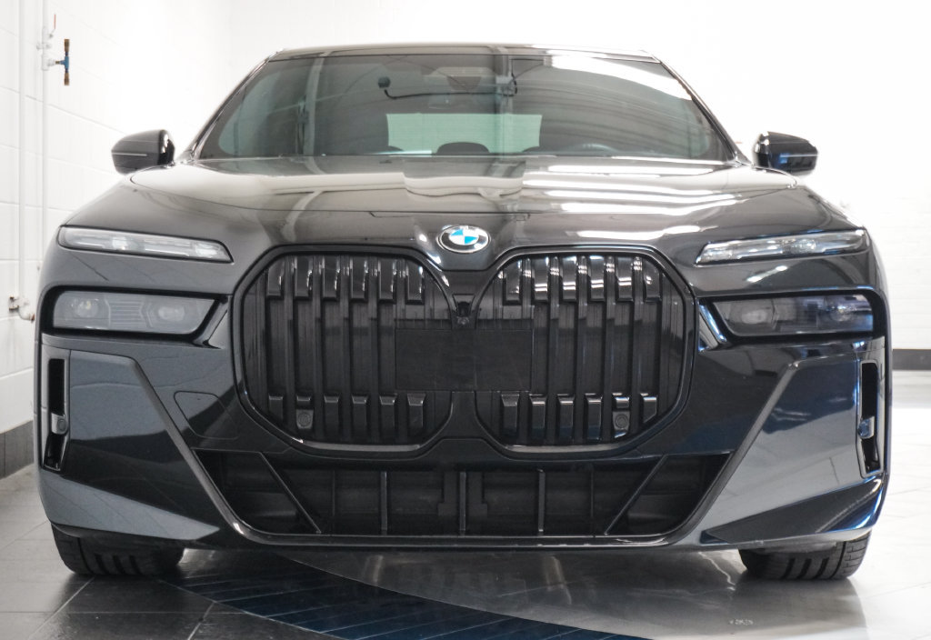 Used 2023 BMW 760i xDrive w/ Executive Package AWD/4WD image 38