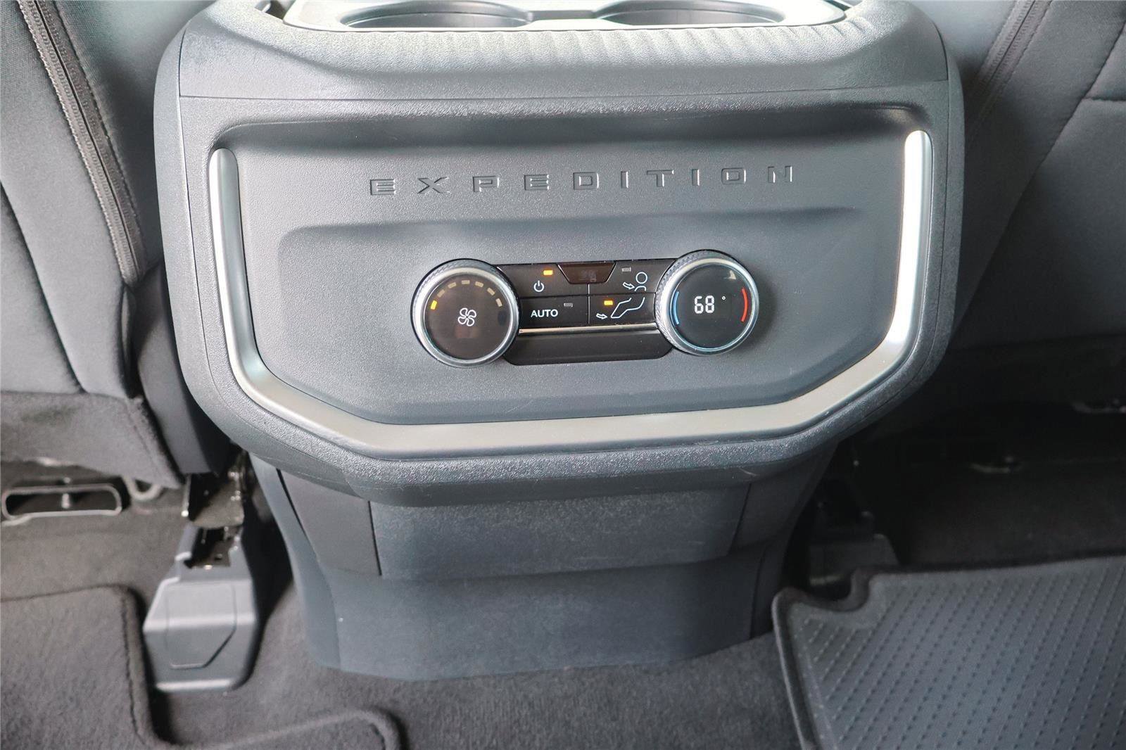 Used 2025 Ford Expedition Active image 31