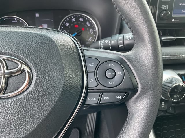 Used 2021 Toyota RAV4 XLE Premium AWD/4WD image 25