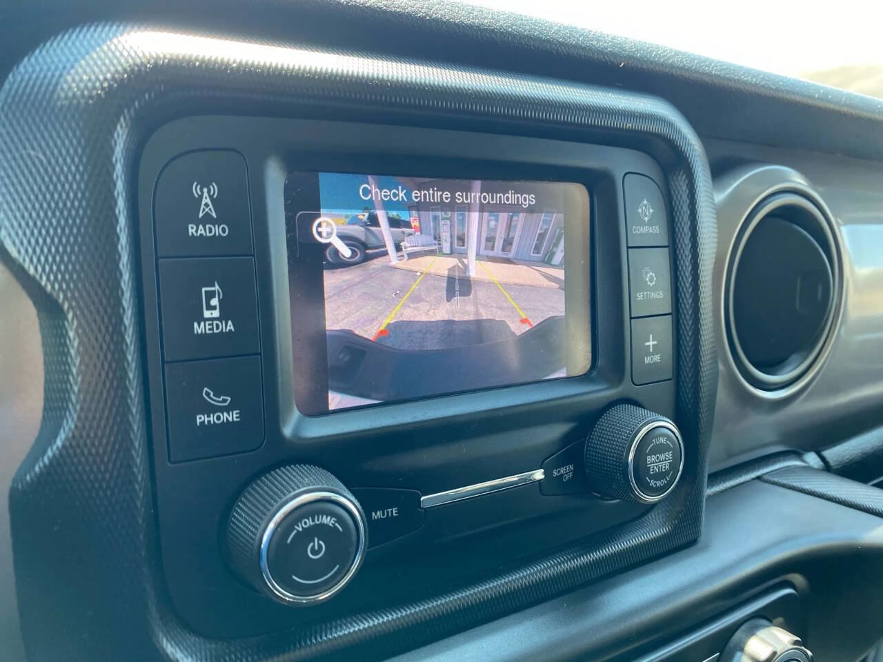 Used 2020 Jeep Gladiator Sport w/ Quick Order Package 24S image 17