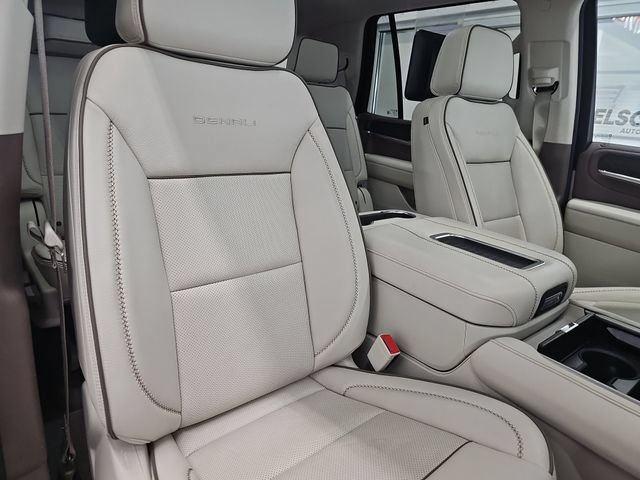 Used 2024 GMC Yukon Denali w/ Advanced Technology Package AWD/4WD image 31