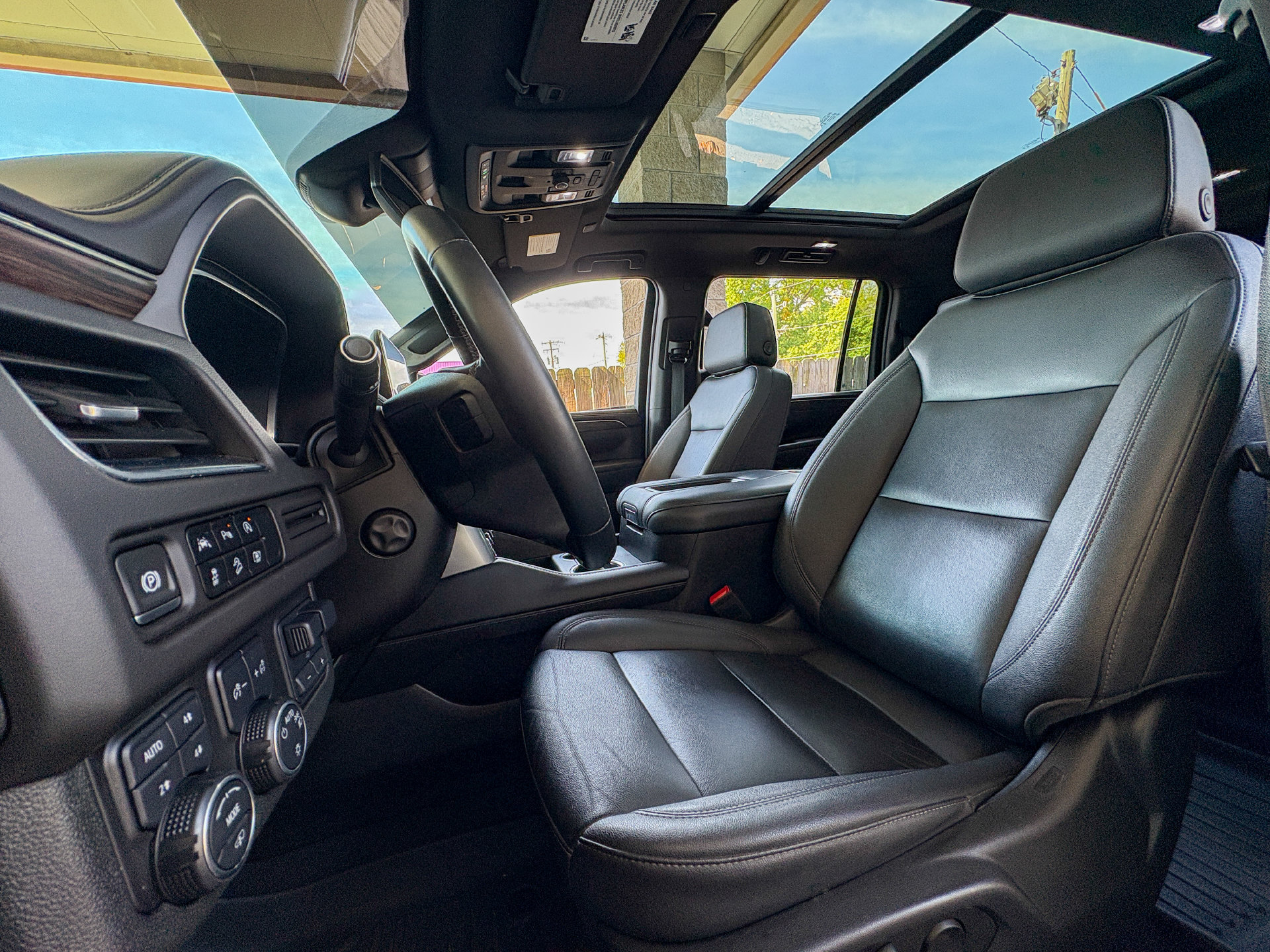 Used 2023 Chevrolet Suburban Z71 w/ Z71 Off-Road Package AWD/4WD image 19