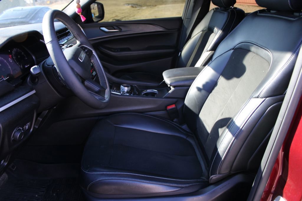 Used 2023 Jeep Grand Cherokee L Laredo image 33