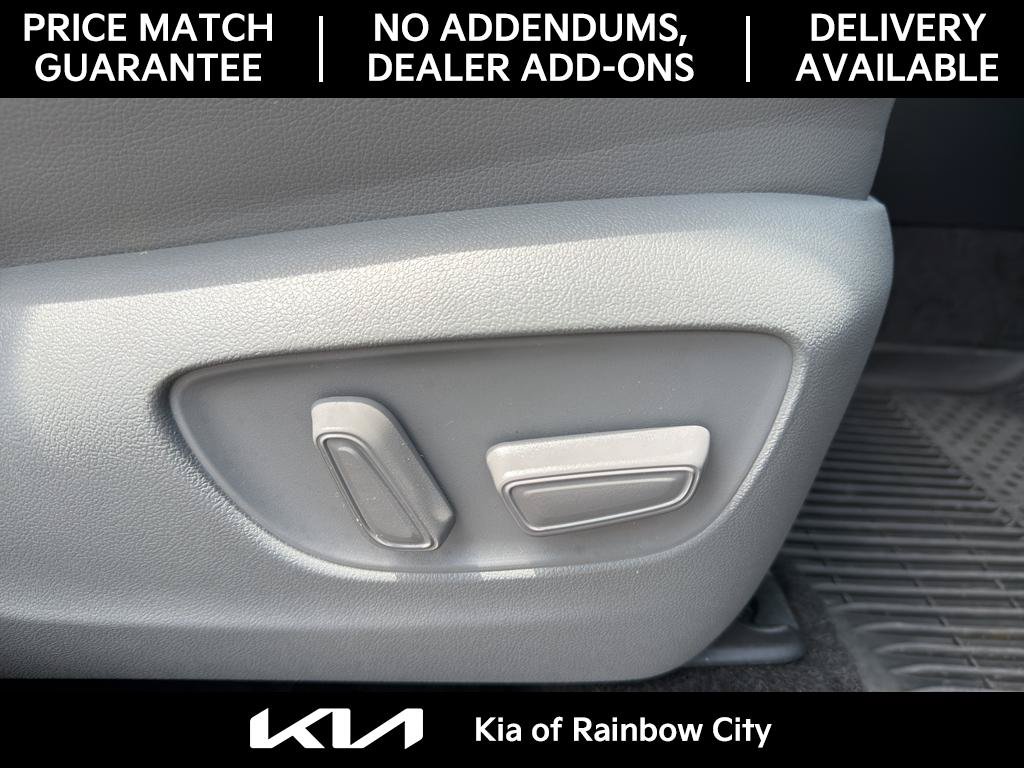 Used 2024 Toyota Highlander XLE FWD image 32