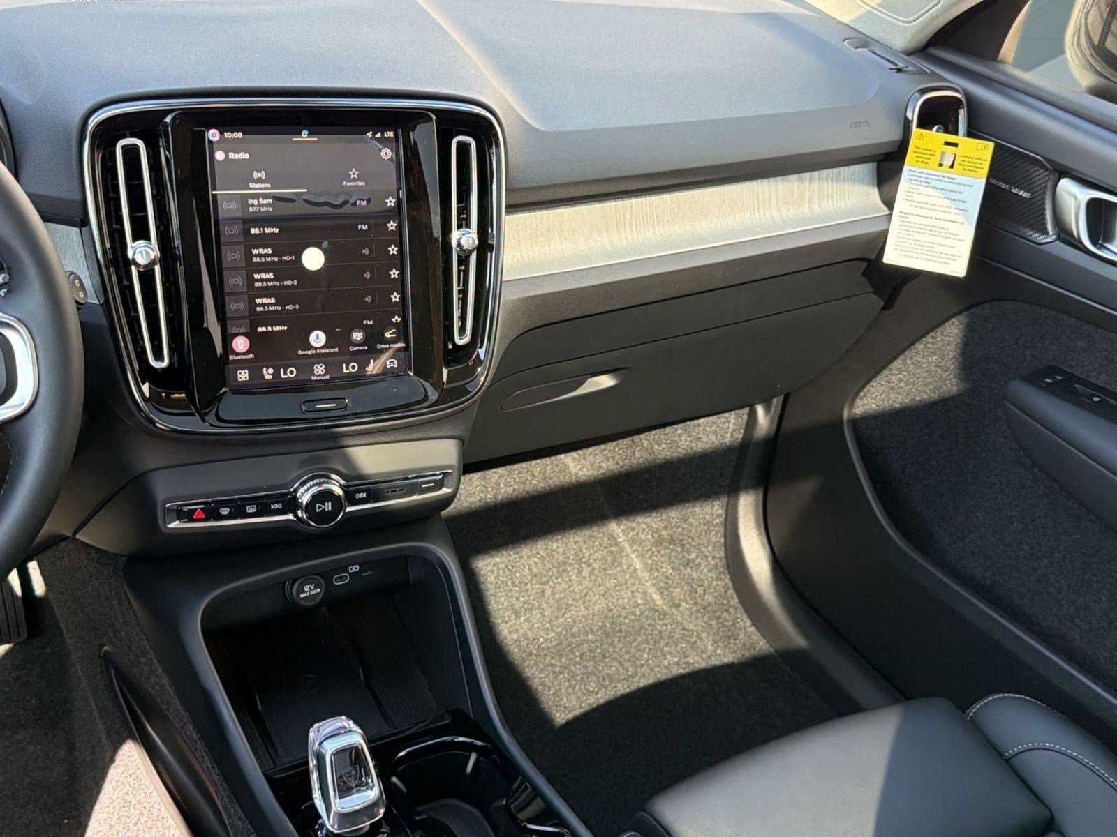 New 2026 Volvo XC40 B5 Ultra w/ Protection Package Premier AWD/4WD image 17