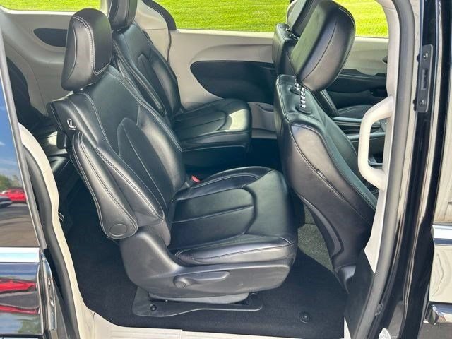 Used 2024 Chrysler Pacifica Limited FWD image 52