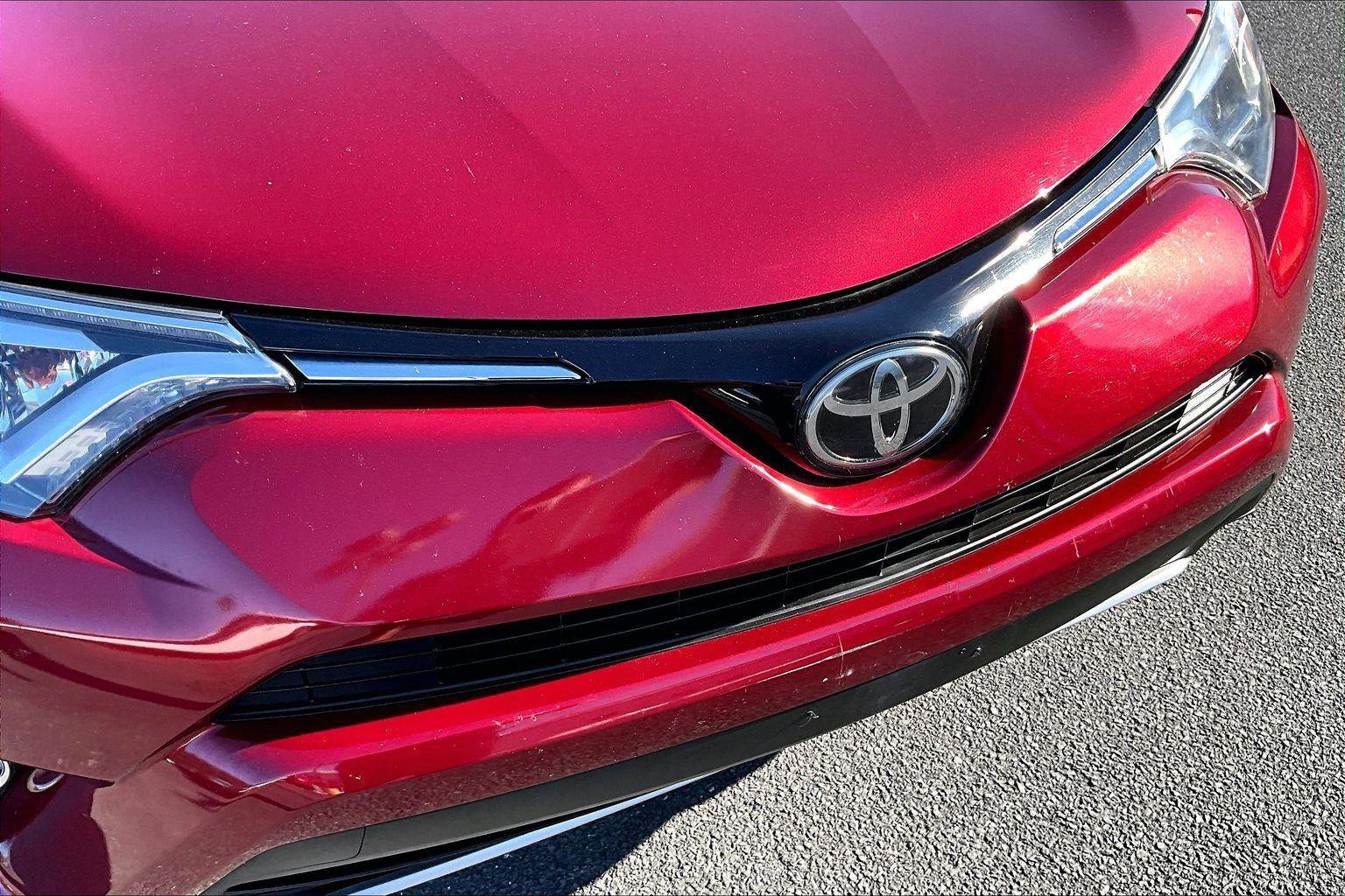 Used 2018 Toyota RAV4 Limited image 28