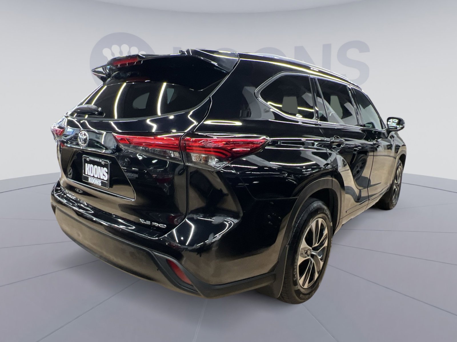 Used 2022 Toyota Highlander XLE image 4
