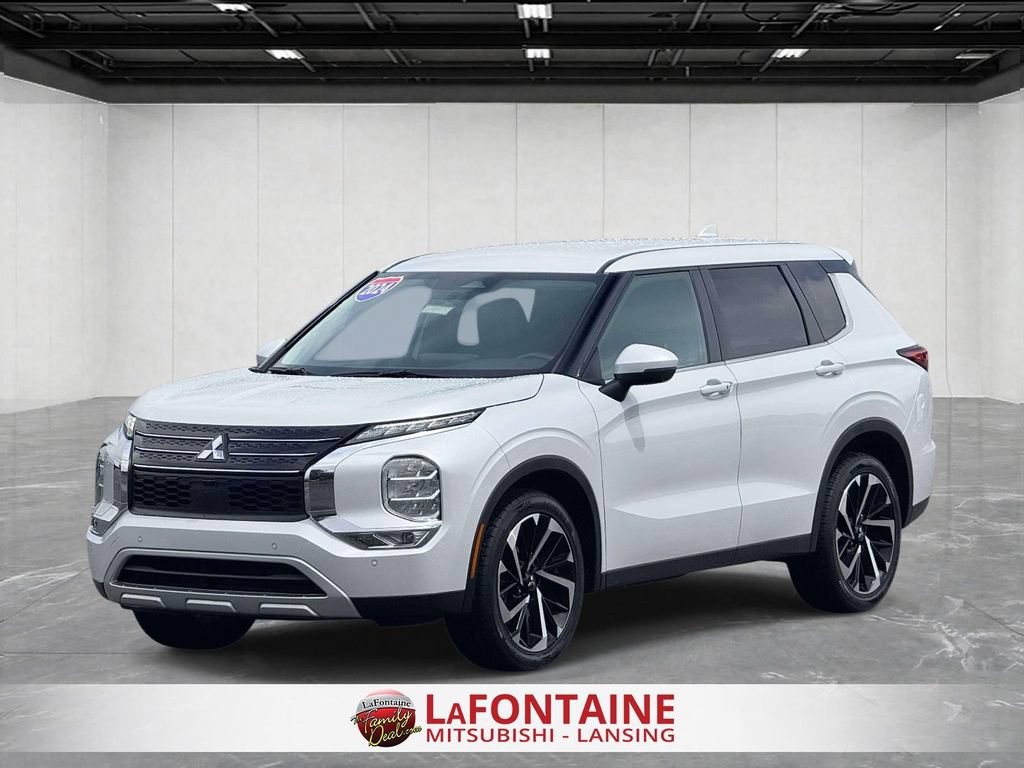 Used 2024 Mitsubishi Outlander SE FWD image 1