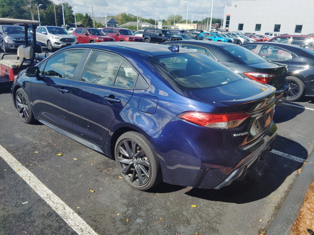 Certified 2023 Toyota Corolla SE w/ SE Premium Package FWD image 3