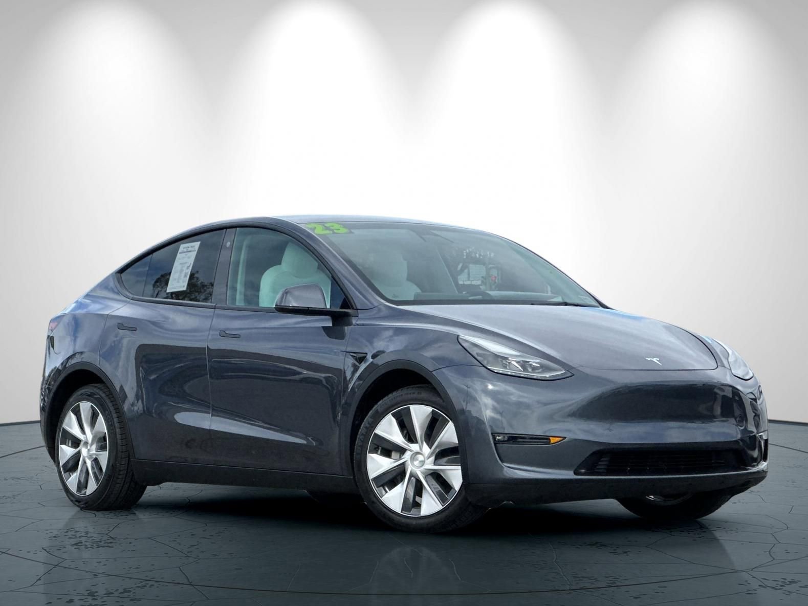 Used 2023 Tesla Model Y Long Range image 2