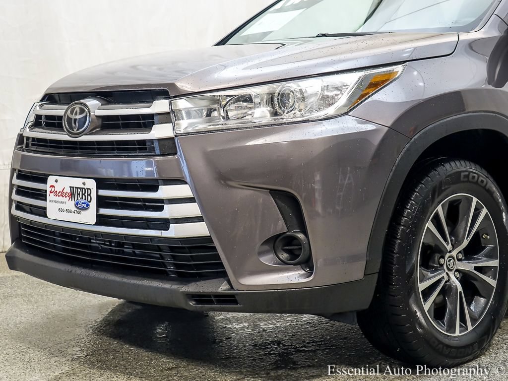 Used 2019 Toyota Highlander LE AWD/4WD image 4