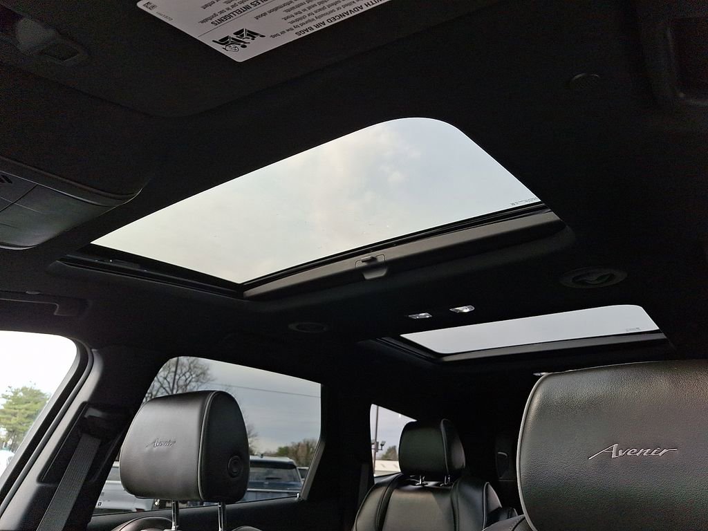 Used 2024 Buick Enclave Avenir w/ Avenir Technology Package image 15