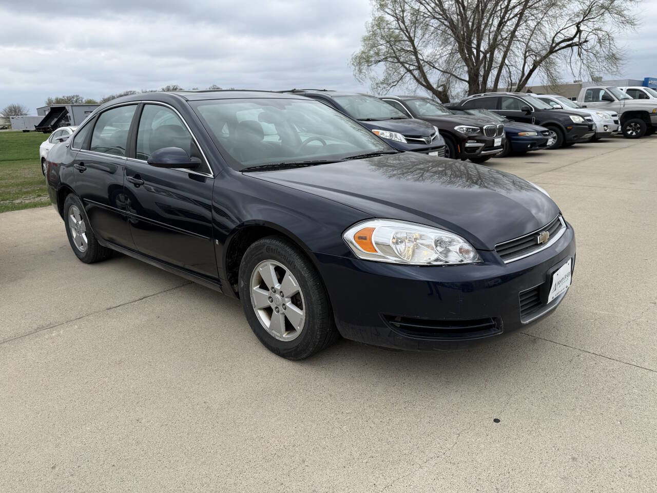 Used 2008 Chevrolet Impala LT w/ Luxury Edition Package FWD image 2