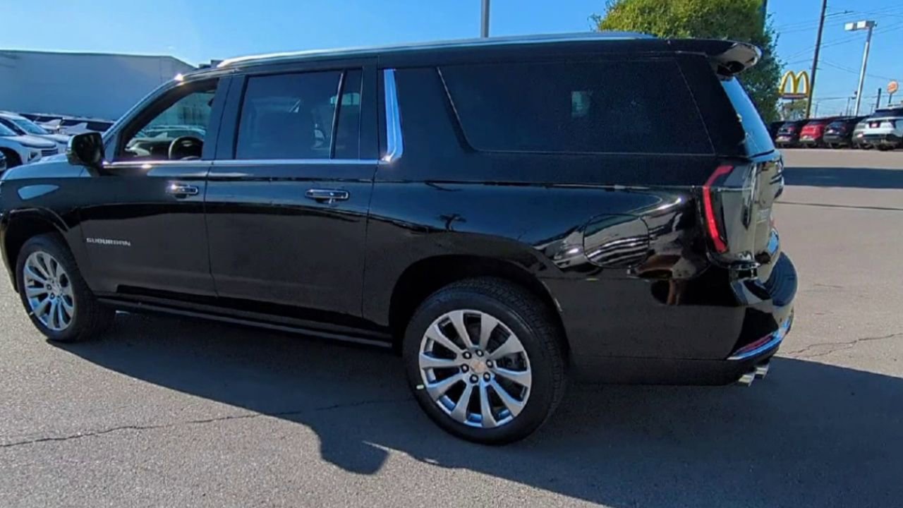 New 2026 Chevrolet Suburban Premier image 6