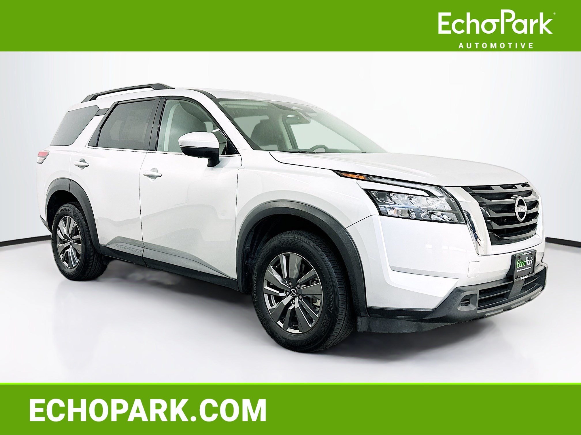 Used 2025 Nissan Pathfinder SV AWD/4WD image 1