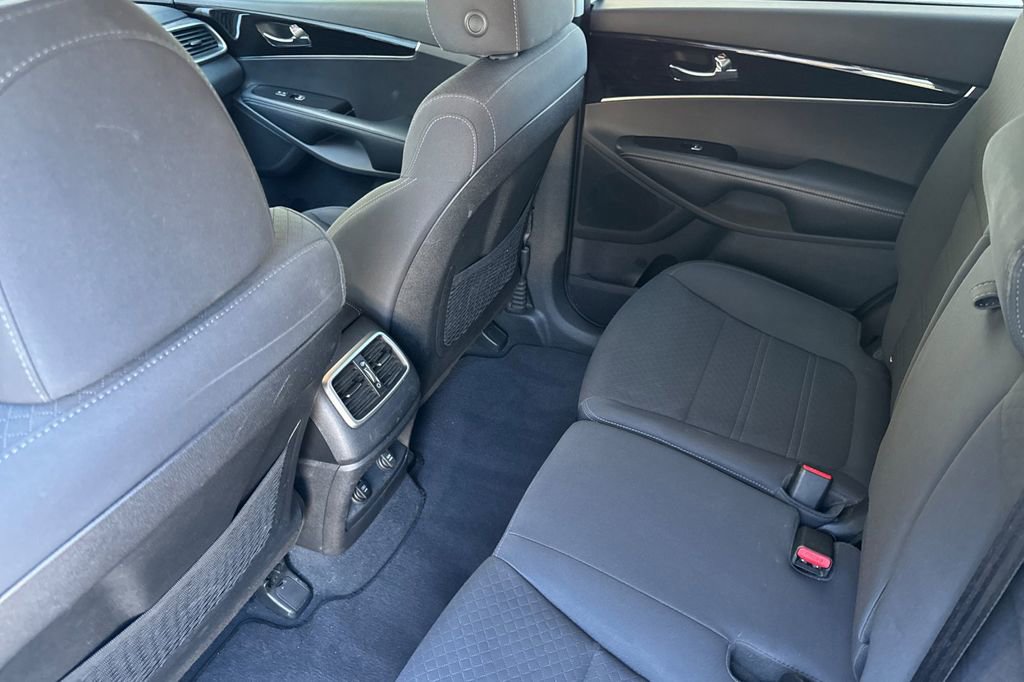 Used 2020 Kia Sorento LX AWD/4WD image 12