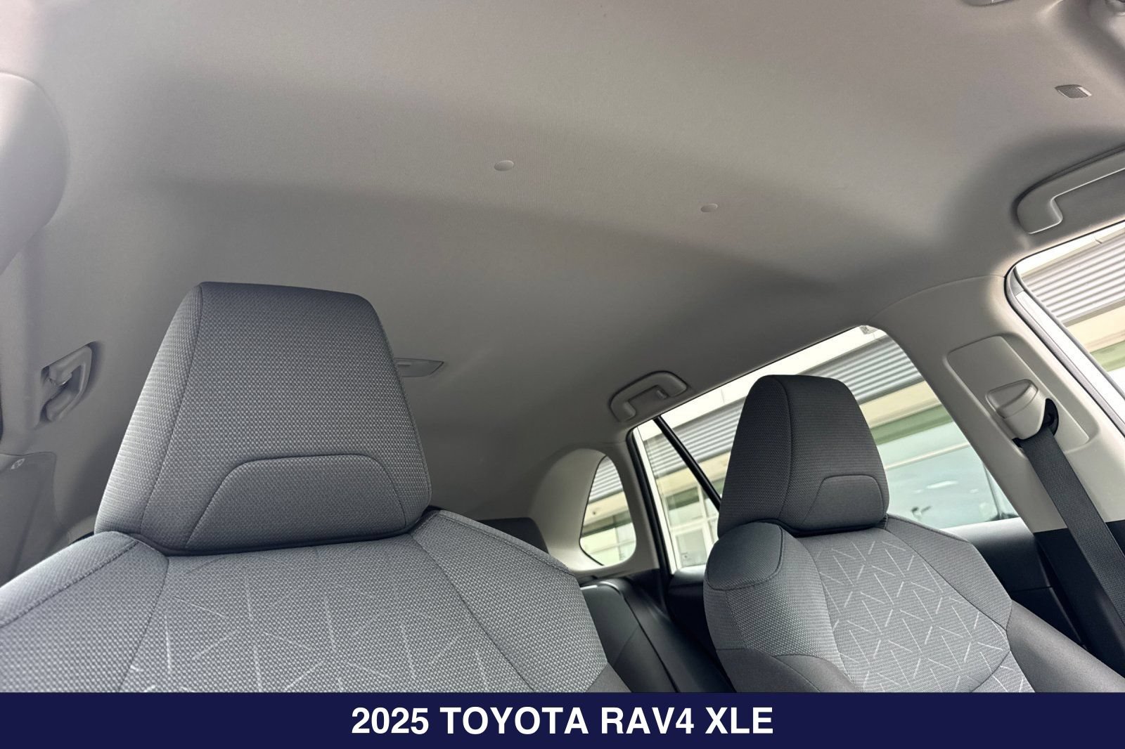 Used 2025 Toyota RAV4 XLE AWD/4WD image 18
