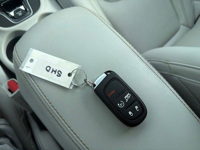 Used 2022 Jeep Cherokee Limited AWD/4WD image 34