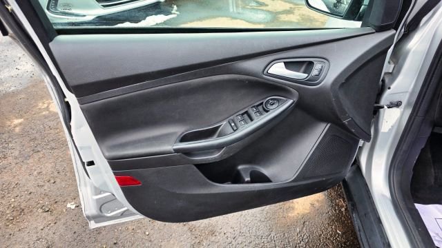 Used 2018 Ford Focus SE image 25