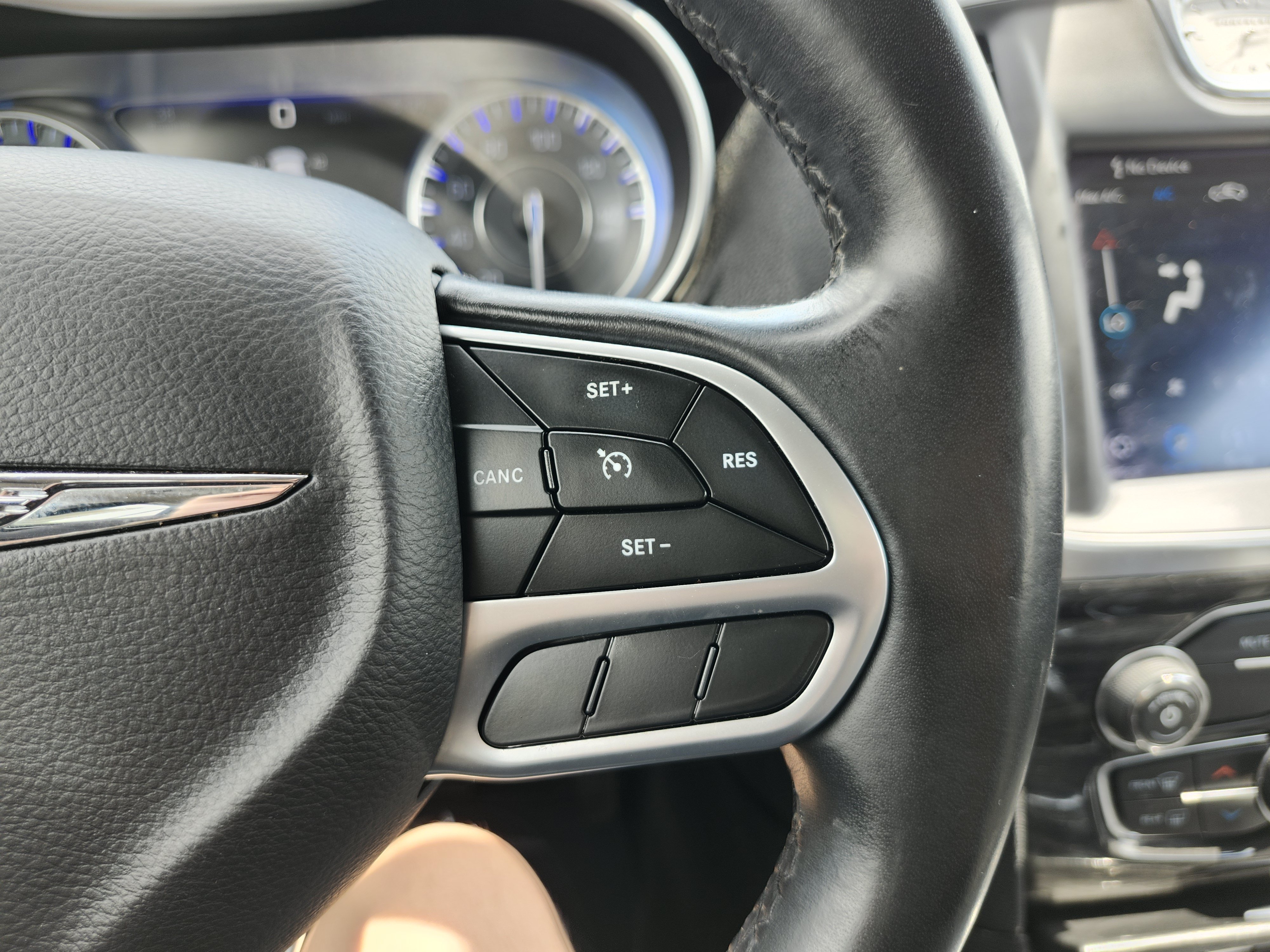 Used 2018 Chrysler 300 Touring w/ Driver Convenience Group RWD image 31