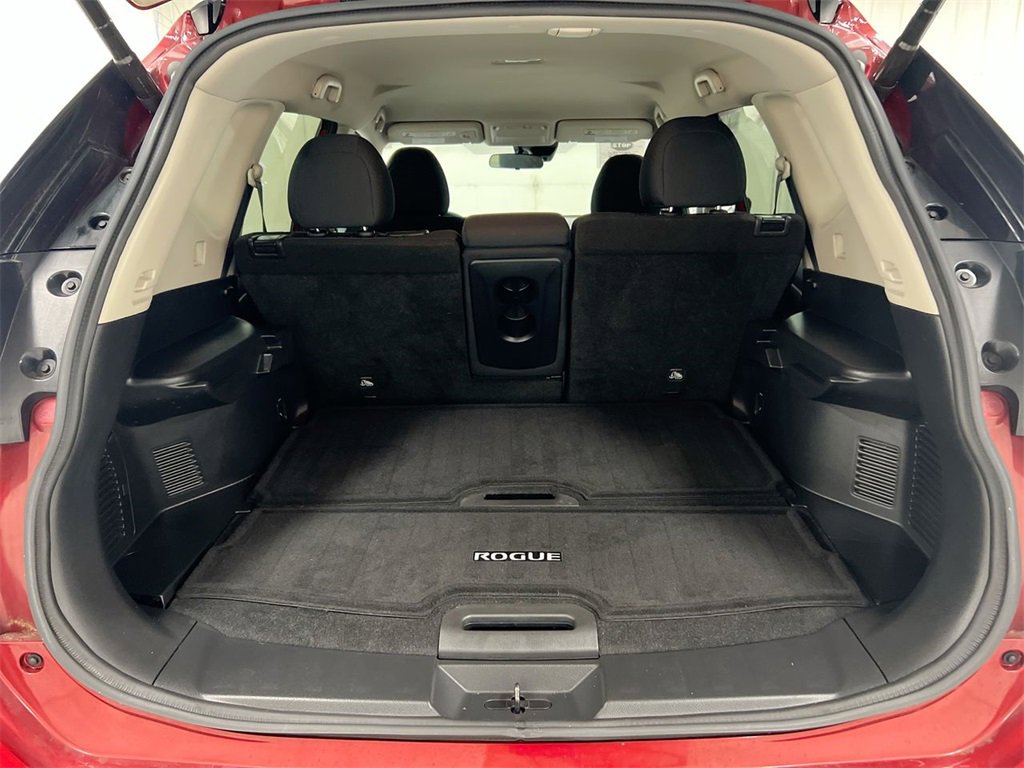 Used 2020 Nissan Rogue SV image 23