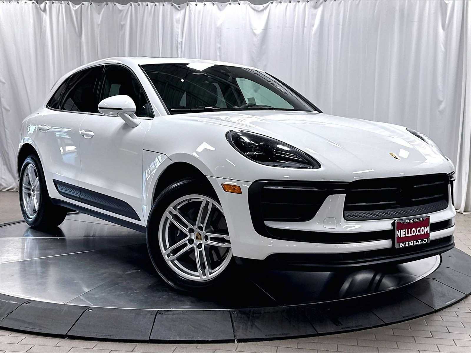 Used 2024 Porsche Macan w/ Premium Plus Package AWD/4WD image 11