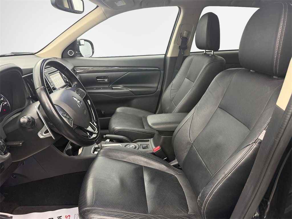 Used 2016 Mitsubishi Outlander GT image 12