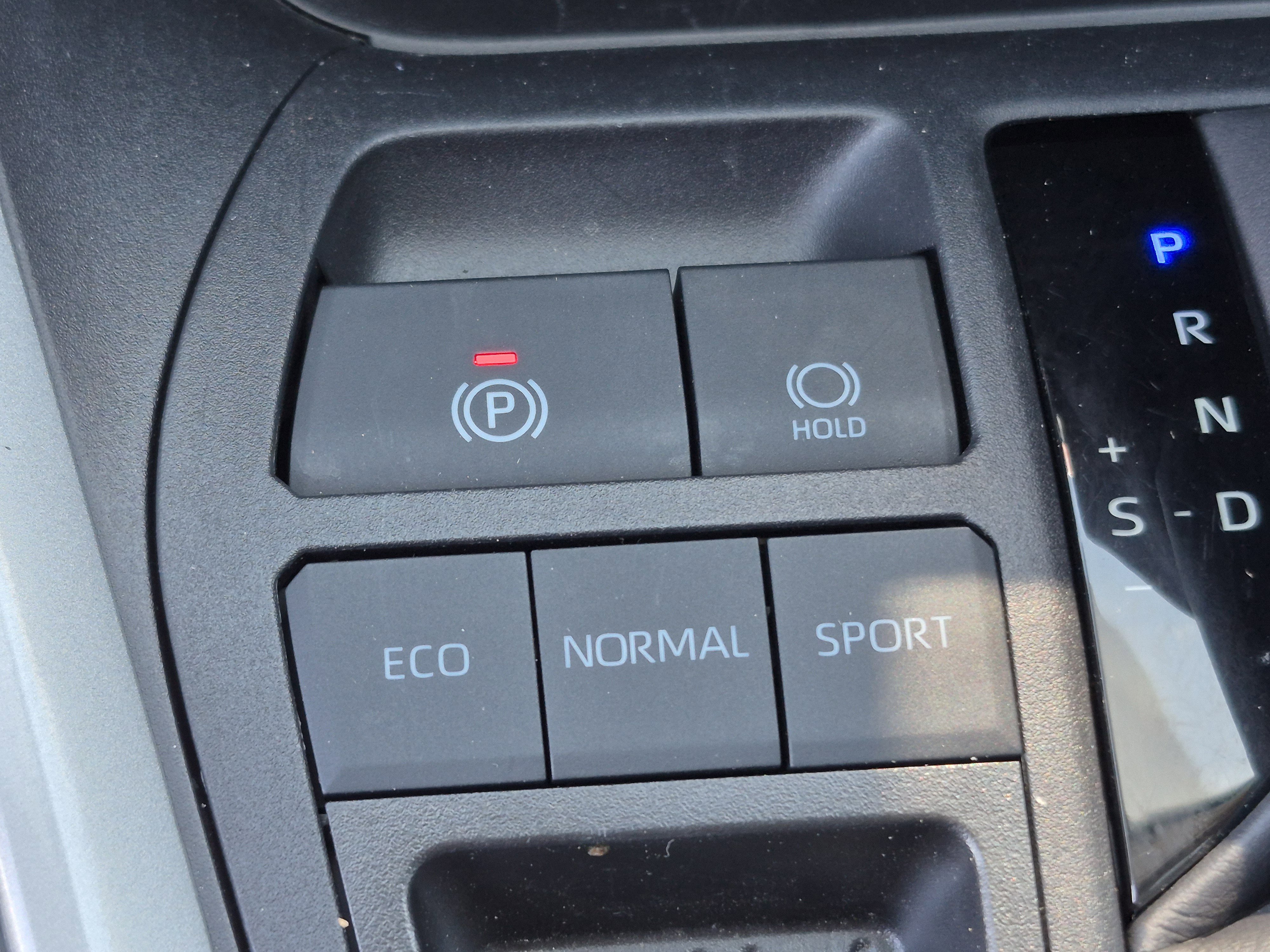 Certified 2024 Toyota RAV4 XLE FWD image 31