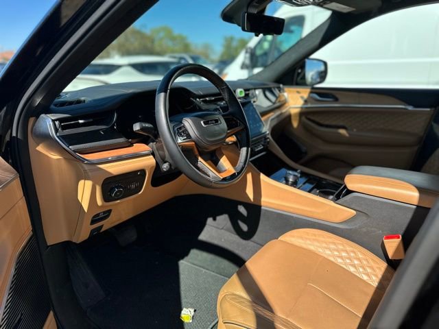 Used 2023 Jeep Grand Cherokee Summit image 8