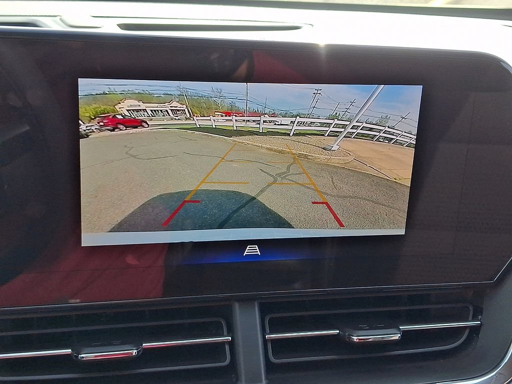 Used 2025 Chevrolet Trax LT FWD image 4