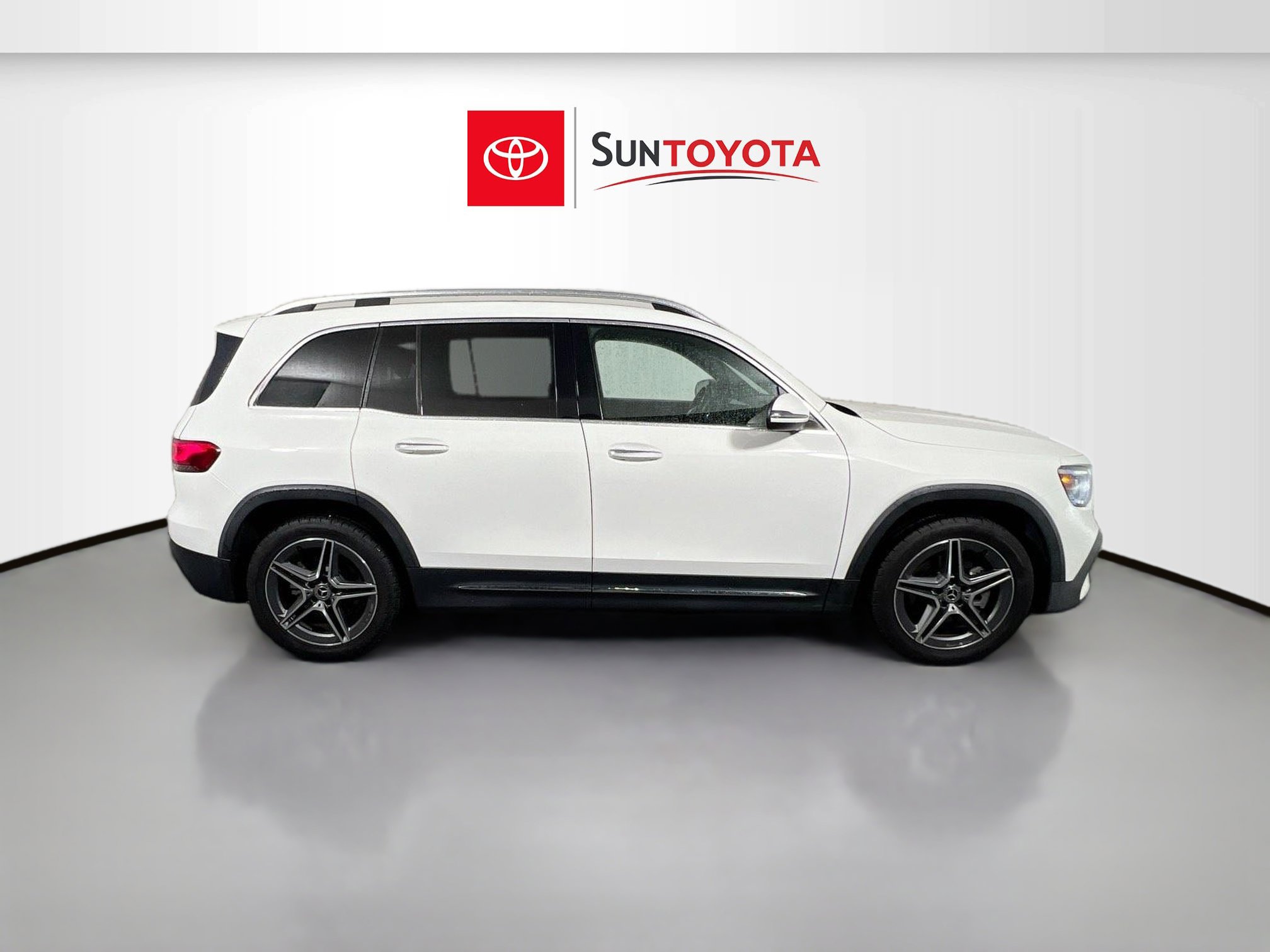 Used 2021 Mercedes-Benz GLB 250 image 2