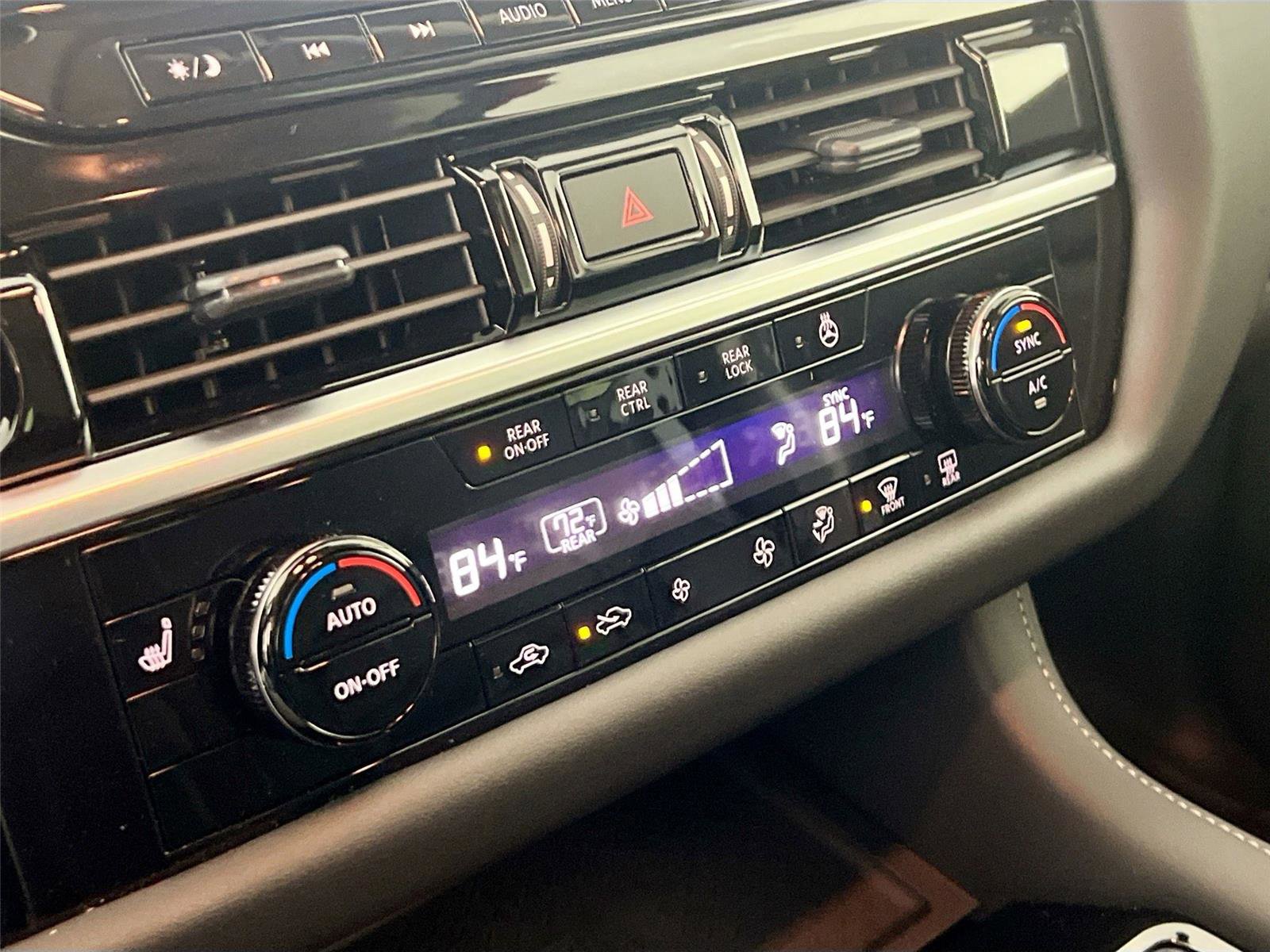 Used 2025 Nissan Pathfinder SL w/ SL Premium Package image 15