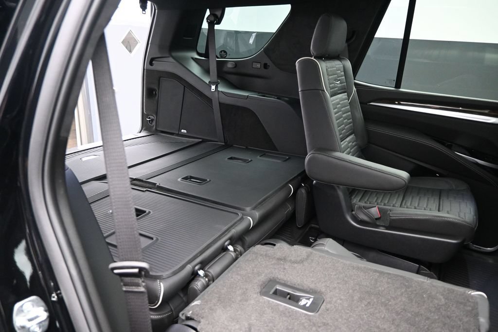 New 2026 Cadillac Escalade Platinum Sport w/ LPO, ONYX Package AWD/4WD image 20