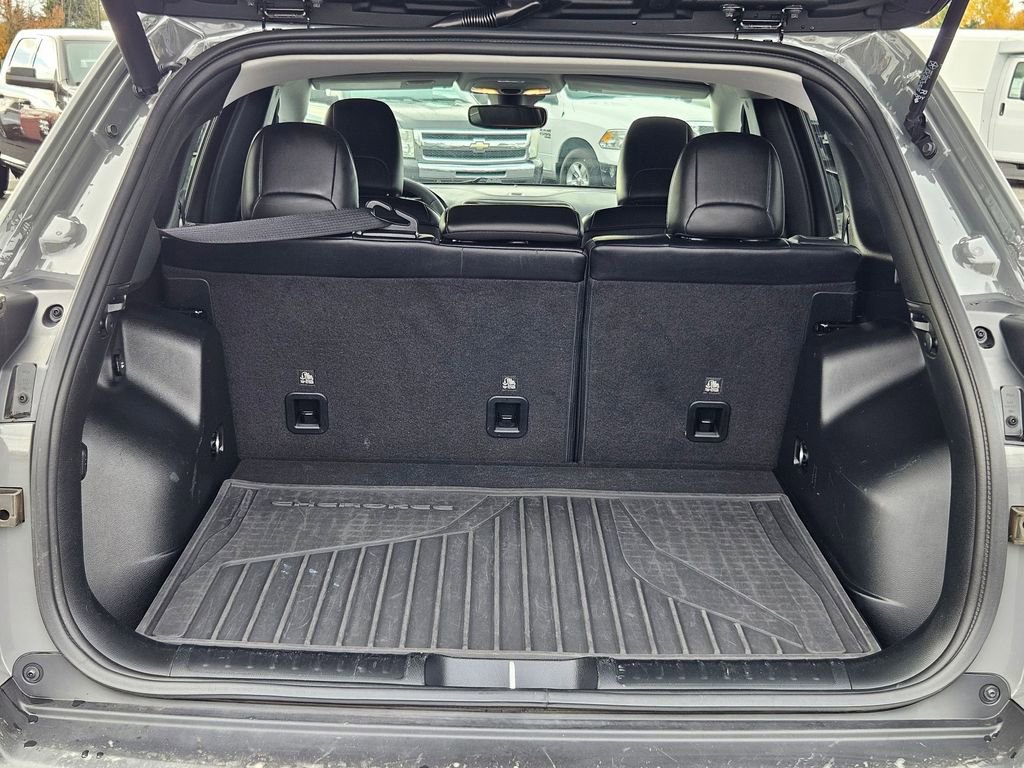 Used 2022 Jeep Cherokee Latitude Lux w/ Mopar Interior Package image 31