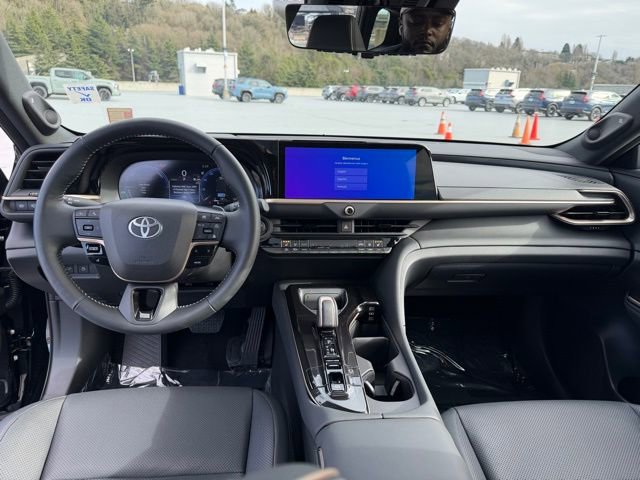 Used 2025 Toyota Crown Signia image 18