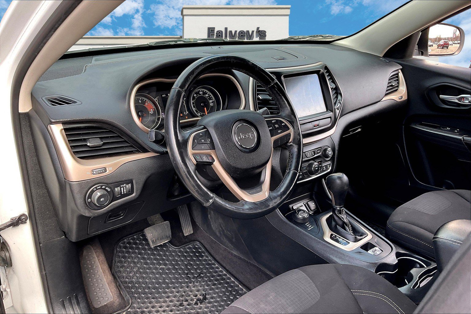 Used 2016 Jeep Cherokee Latitude w/ Cold Weather Group image 13