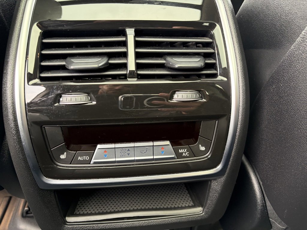 Used 2024 BMW X7 xDrive40i w/ Premium Package image 27