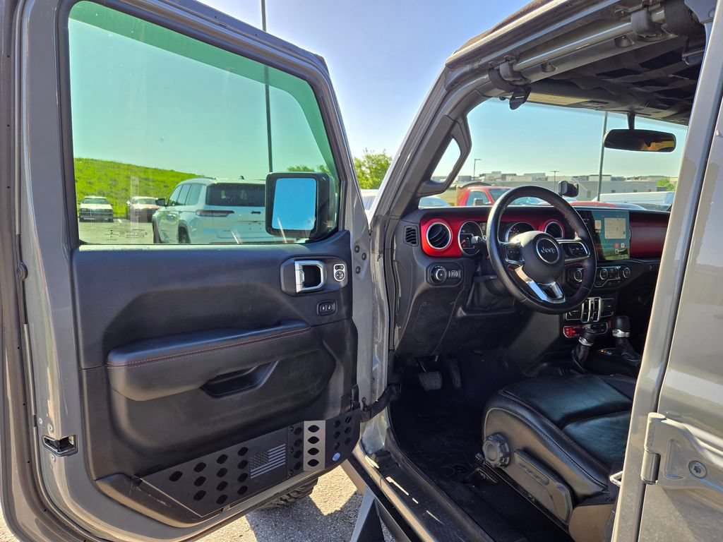 Used 2018 Jeep Wrangler Unlimited Rubicon w/ Dual Top Group AWD/4WD image 11