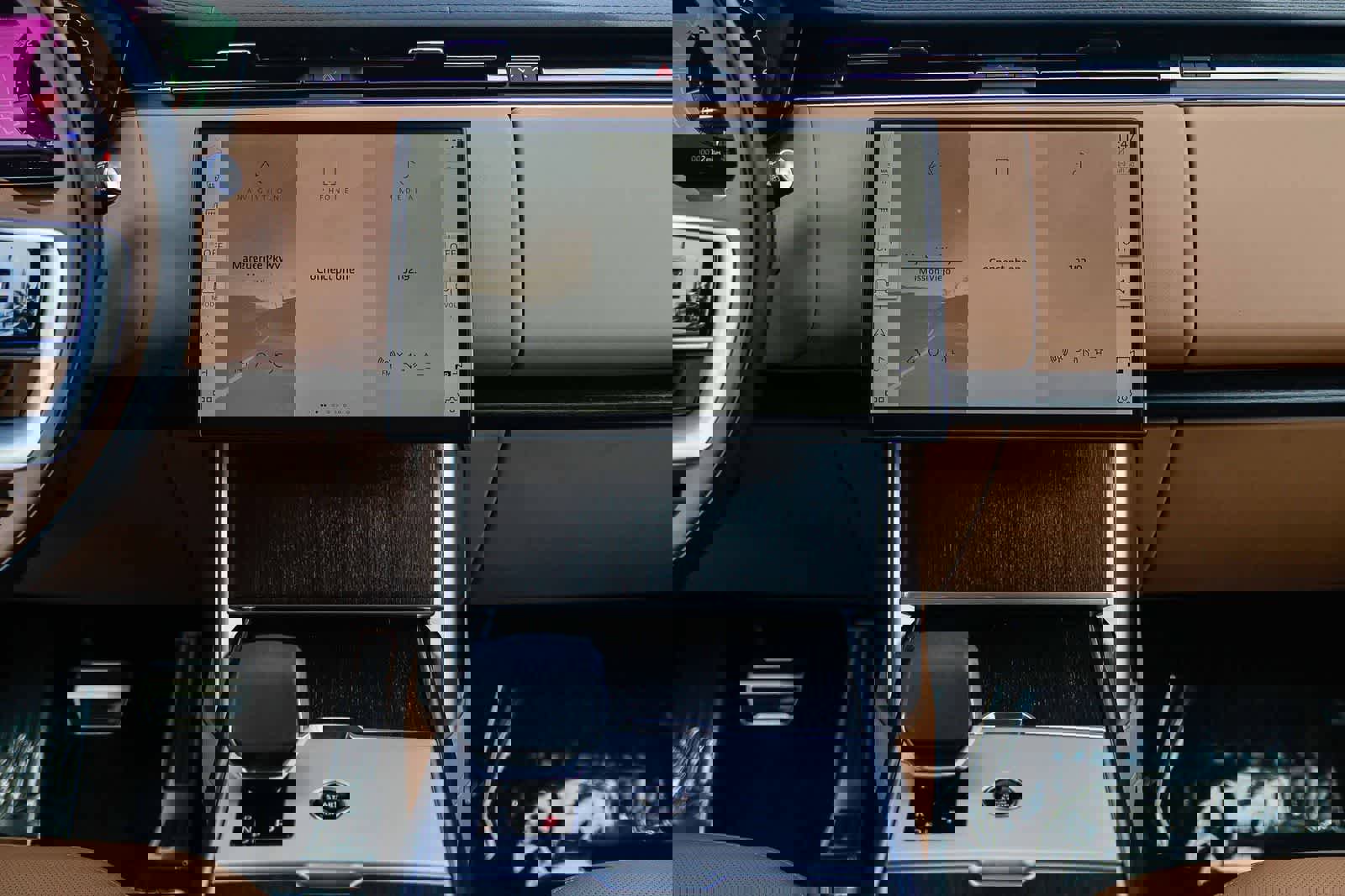 New 2026 Land Rover Range Rover SE image 13