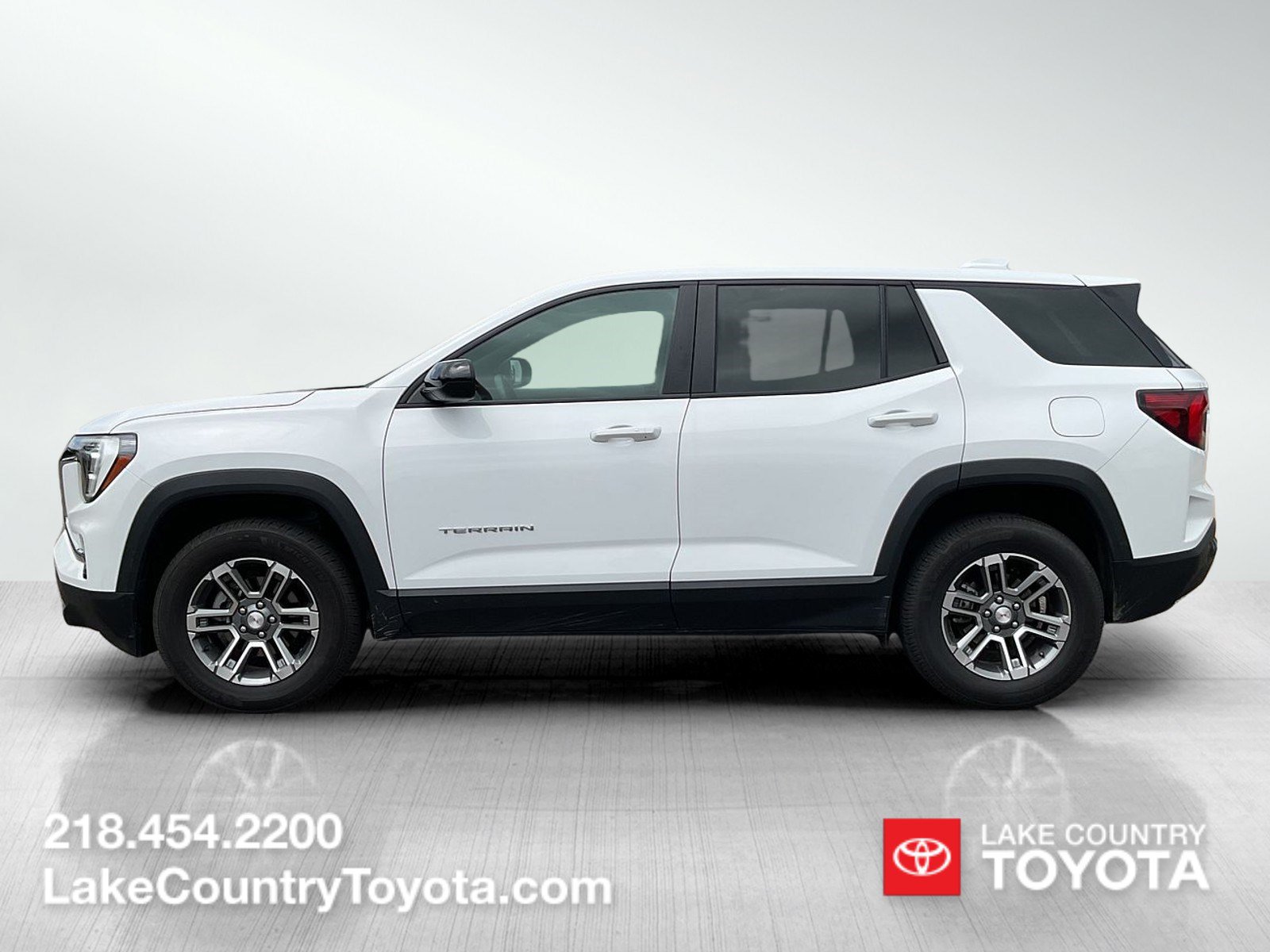Used 2025 GMC Terrain Elevation AWD/4WD image 2