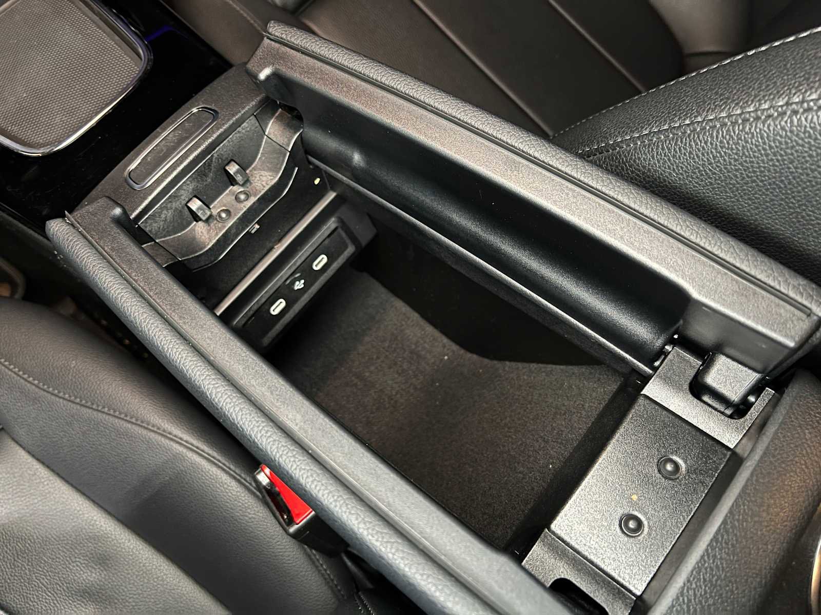 Used 2025 Mercedes-Benz CLA 250 4MATIC image 33