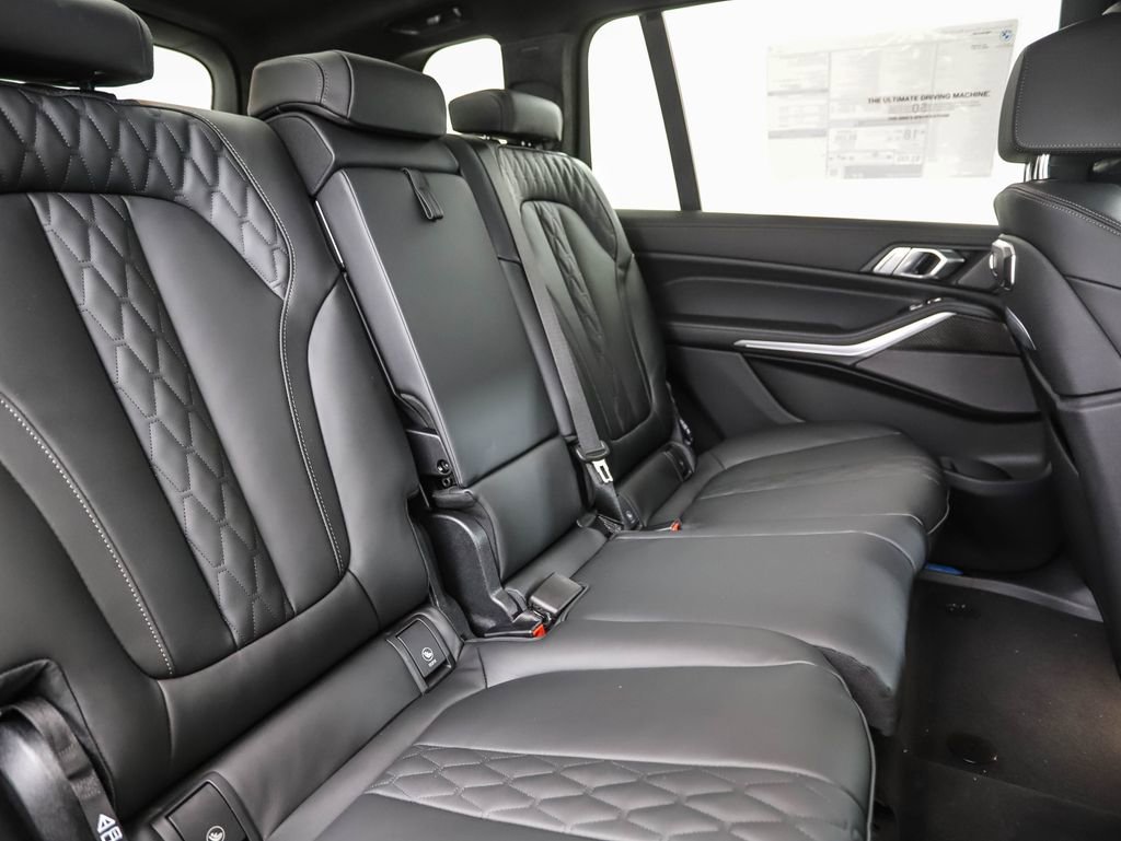 Used 2025 BMW X7 M60i image 29