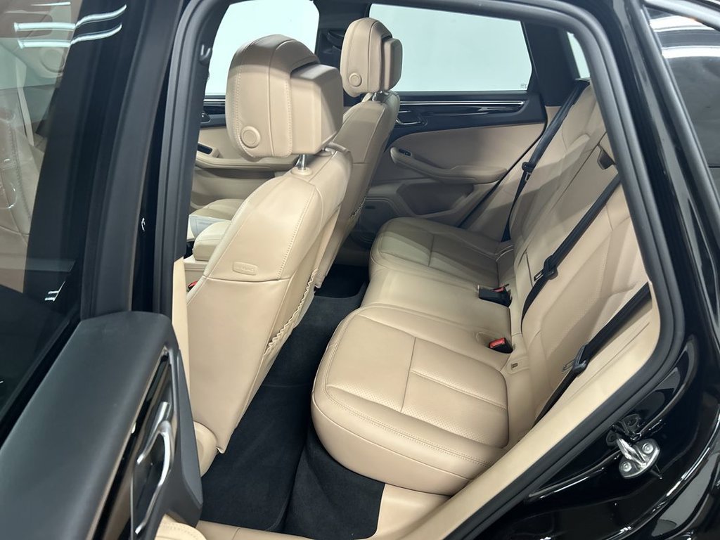 Certified 2026 Porsche Macan AWD/4WD image 21