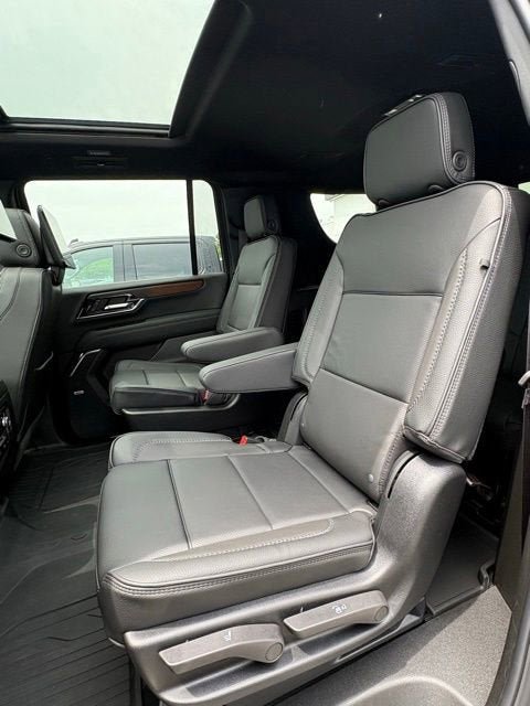 New 2026 GMC Yukon XL Denali w/ Denali Reserve Package AWD/4WD image 16