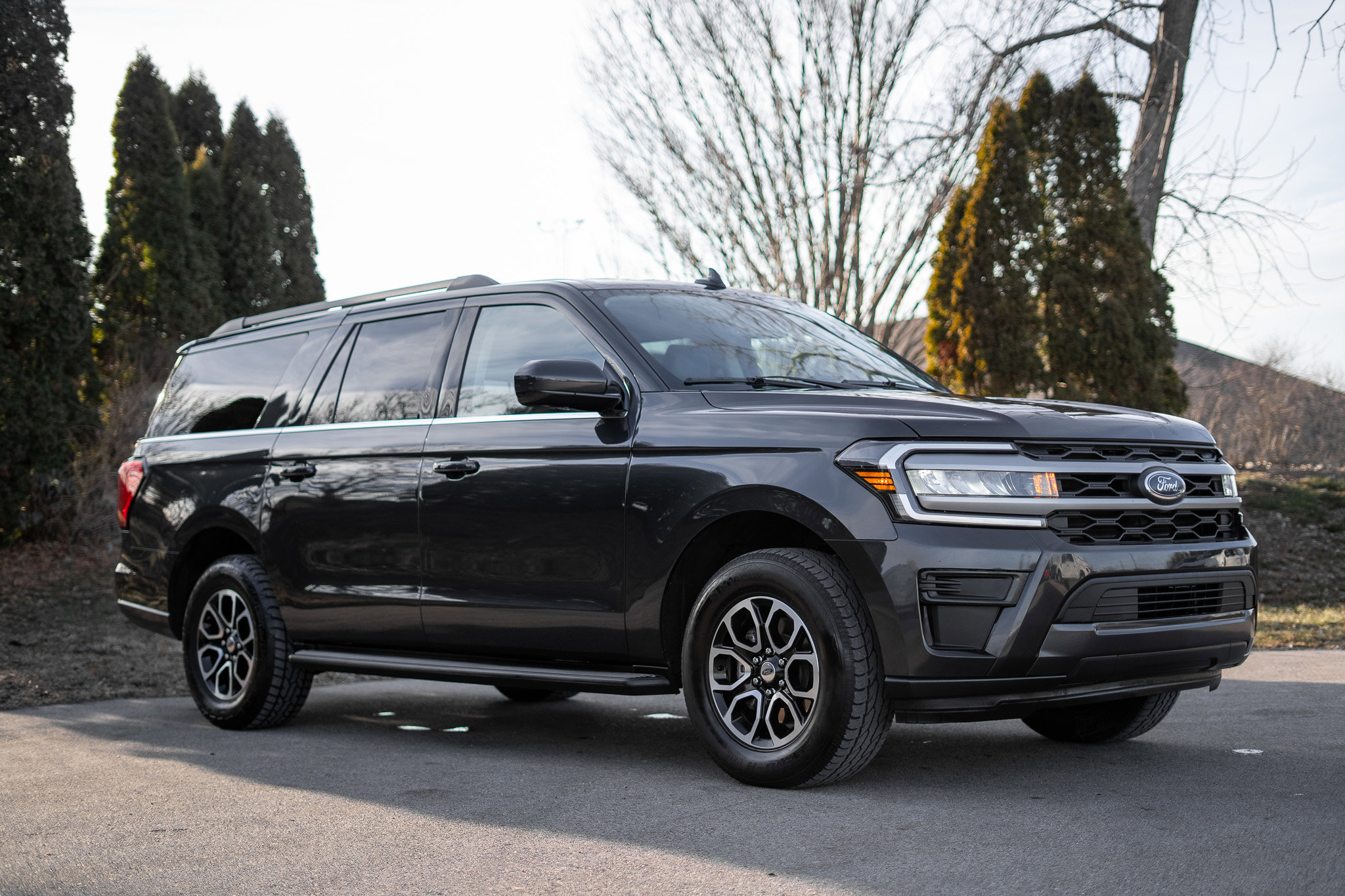 Used 2024 Ford Expedition Max XLT image 3