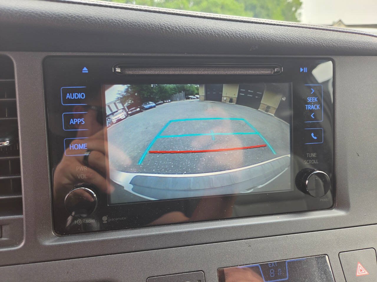 Used 2015 Toyota Sienna XLE FWD image 17